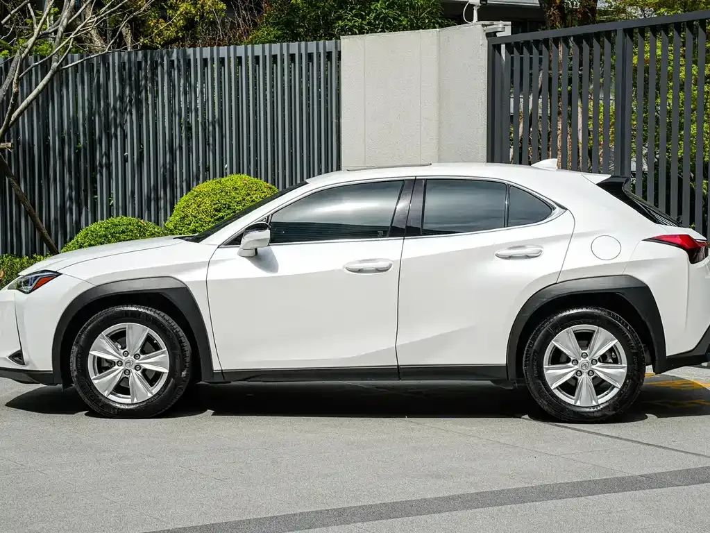 Lexus UX — фото 10