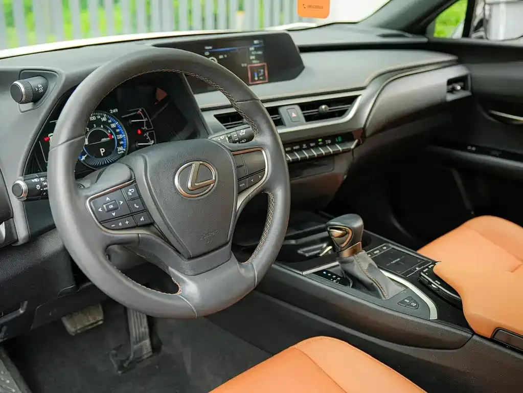 Lexus UX — фото 3