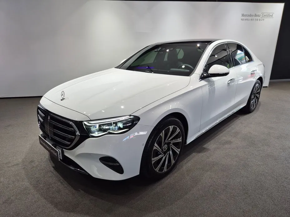 Mercedes-Benz E-Class — фото 1