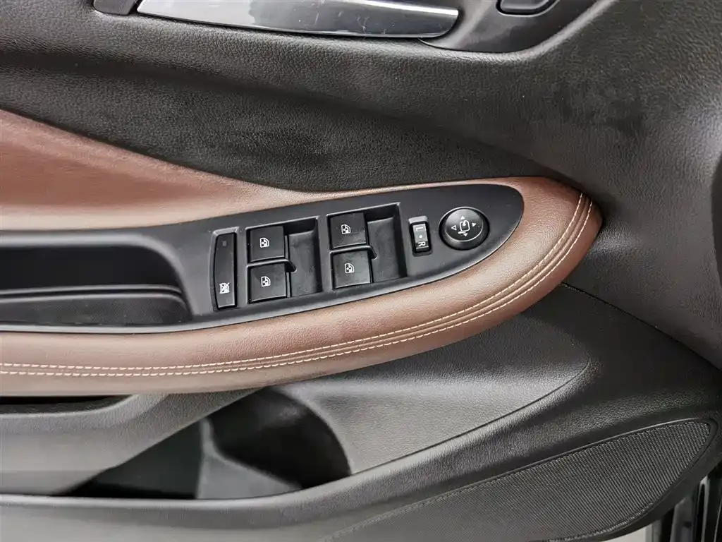 Buick Envision Plus — фото 10