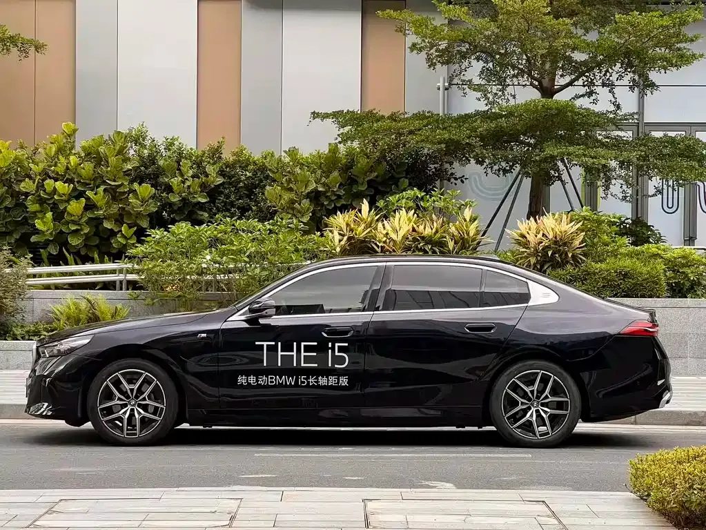 BMW i5 — фото 8