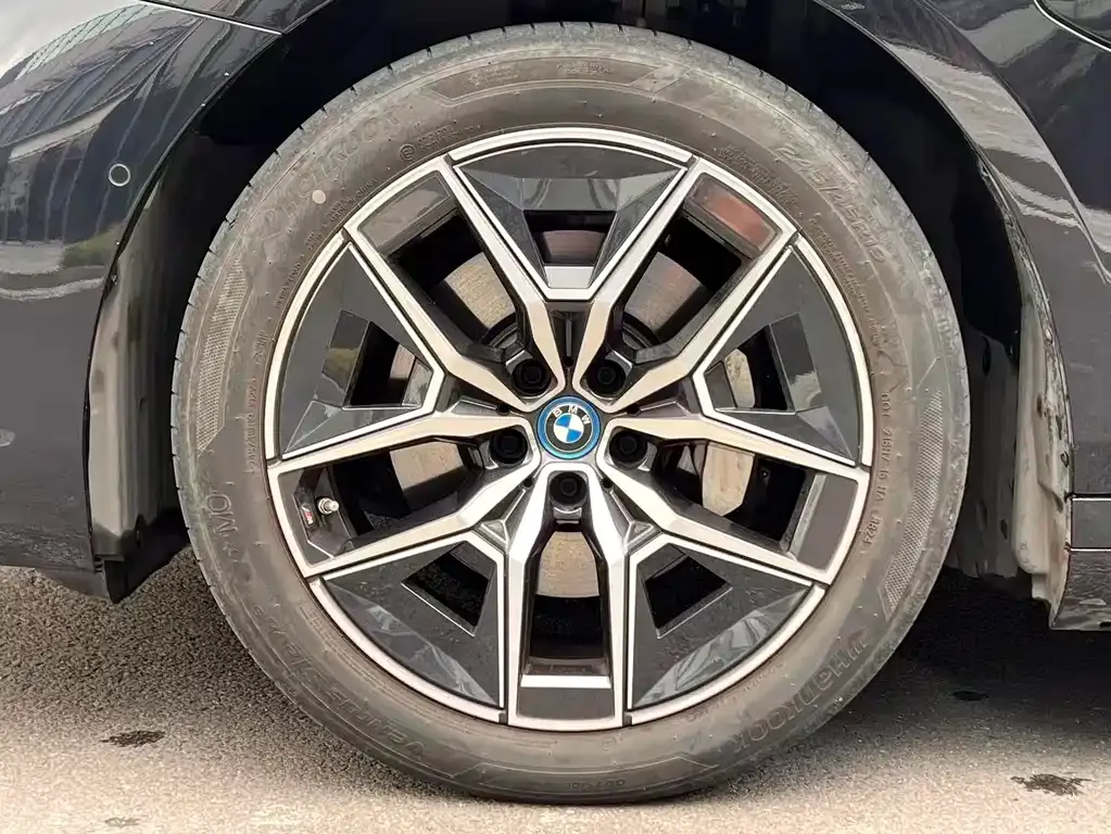 BMW i5 — фото 2