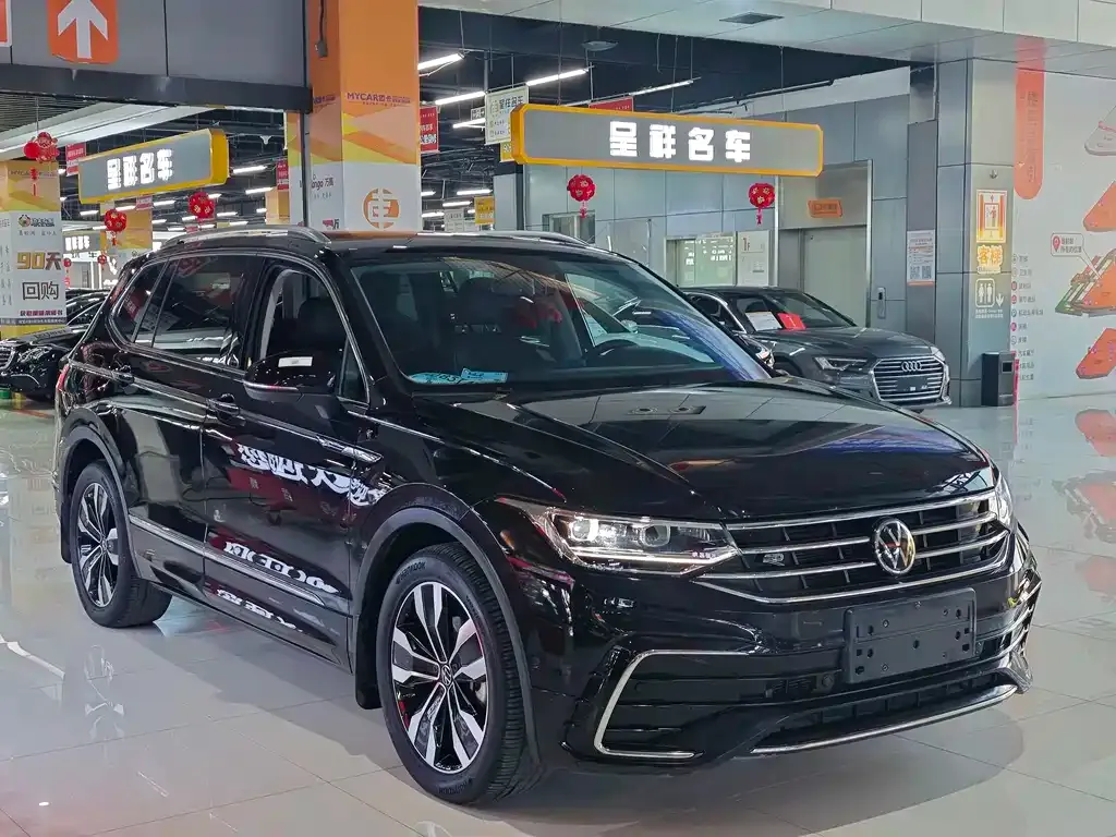Volkswagen Tiguan L — фото 2
