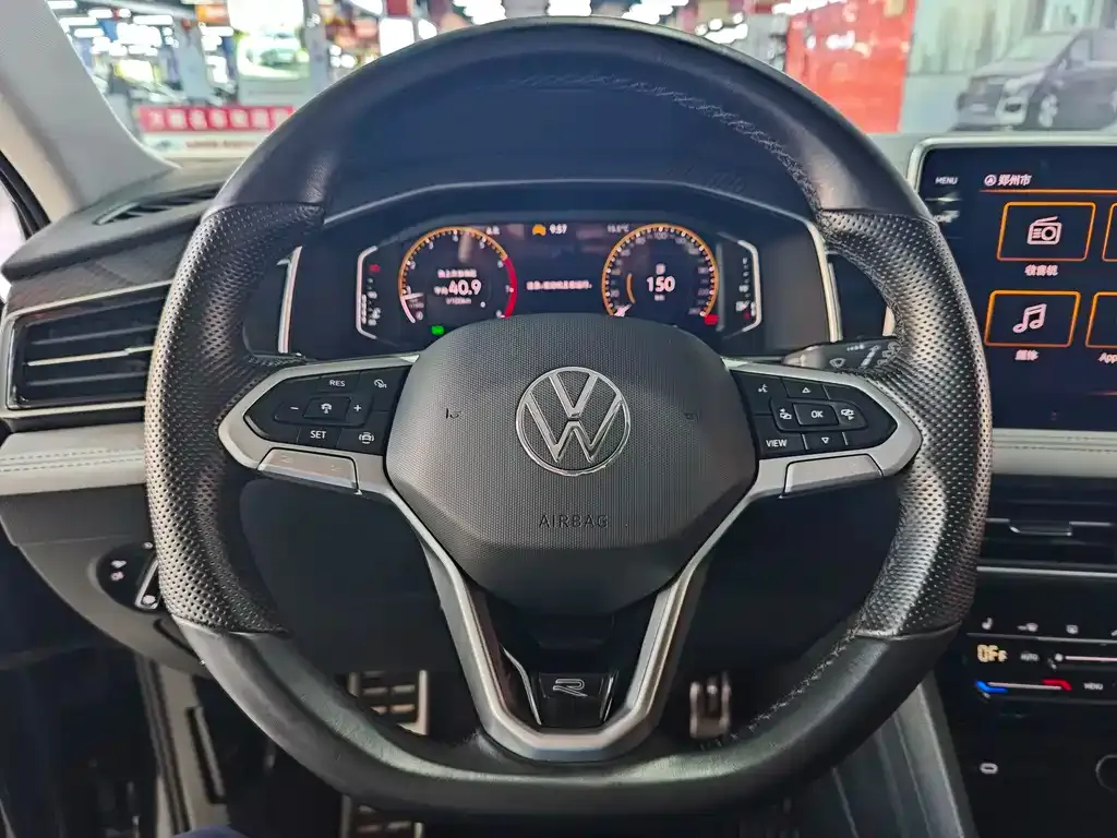 Volkswagen Tiguan L — фото 6