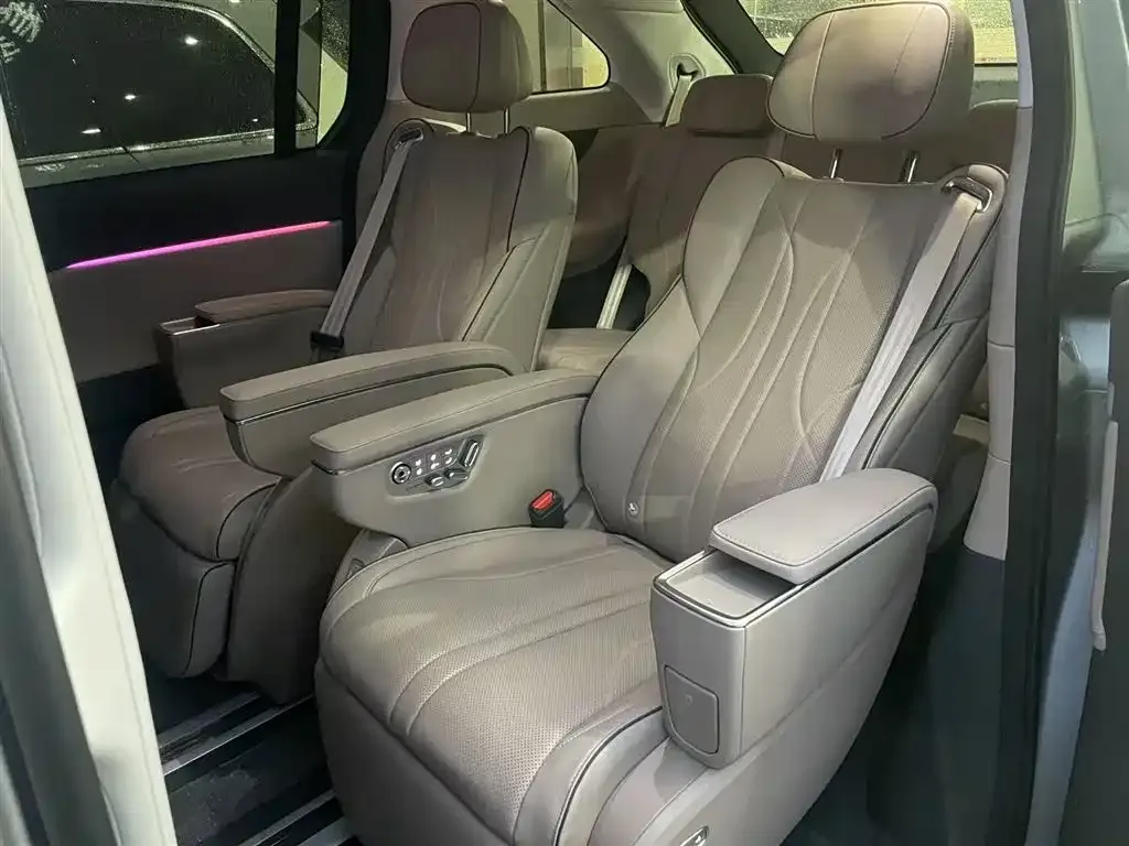 XPeng X9 — фото 2