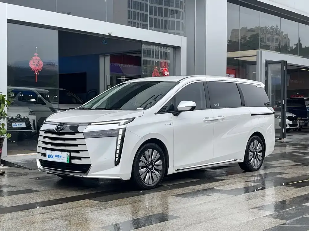 GAC Motor E8 Hybrid — фото 1