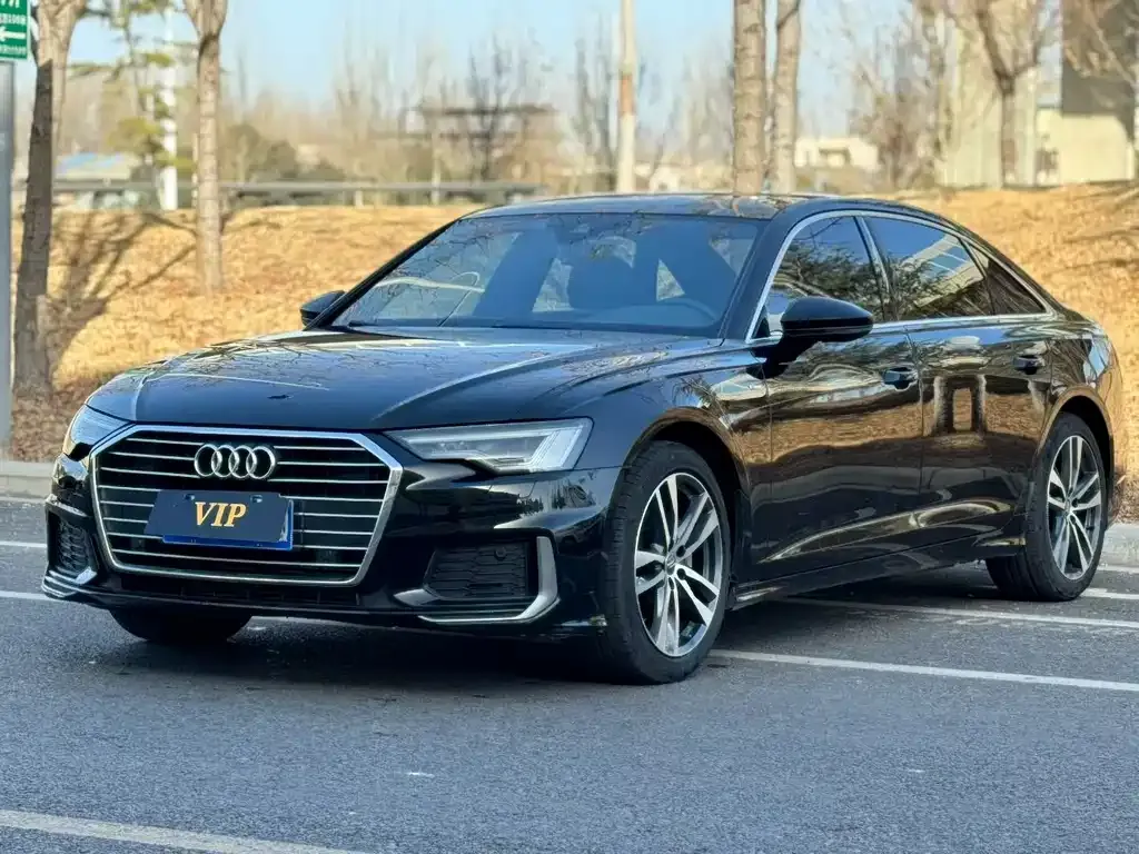 Audi A6L — фото 1