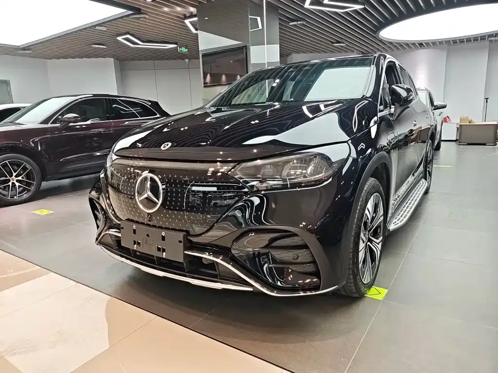 Mercedes-Benz EQE SUV — фото 1