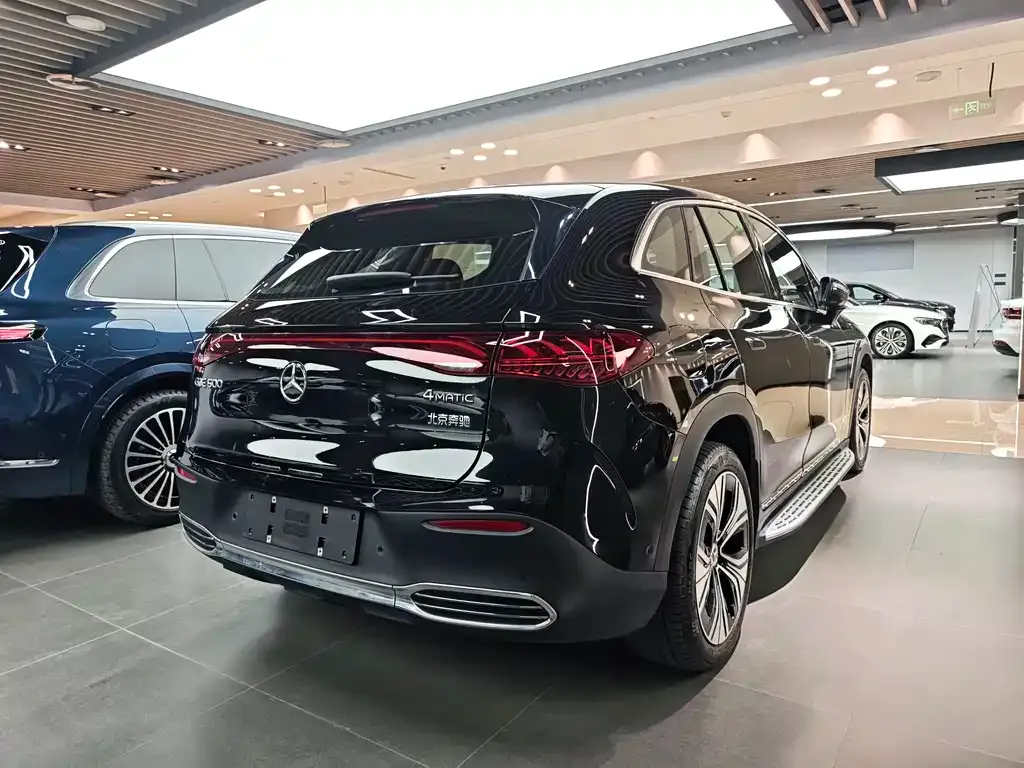 Mercedes-Benz EQE SUV — фото 5