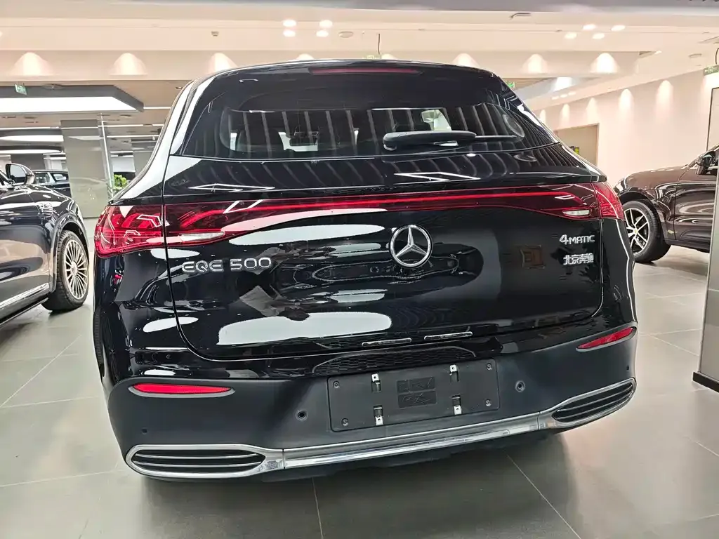 Mercedes-Benz EQE SUV — фото 7
