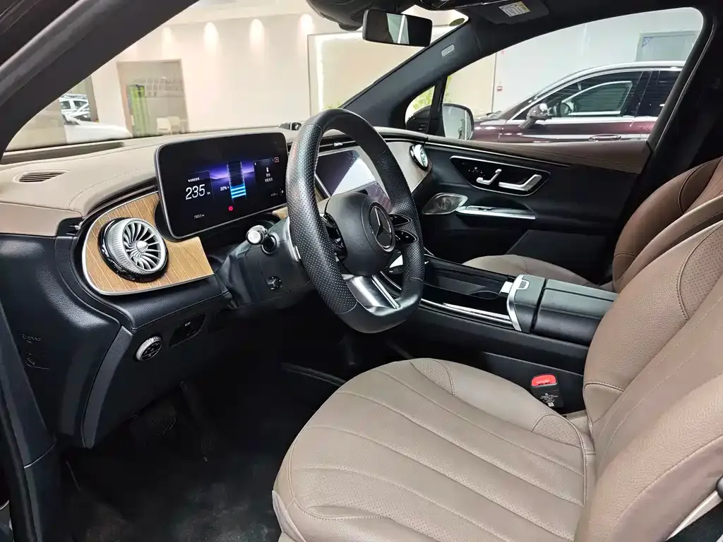 Mercedes-Benz EQE SUV — фото 4