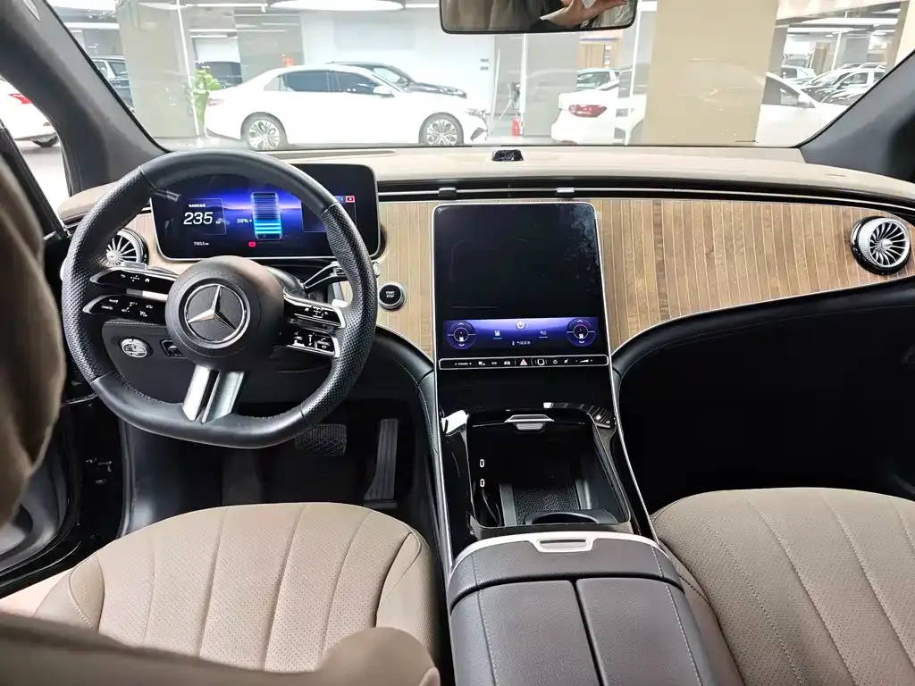 Mercedes-Benz EQE SUV — фото 8