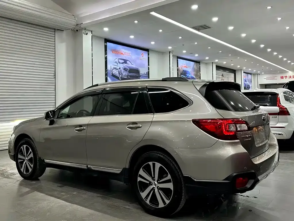 Subaru Outback — фото 5