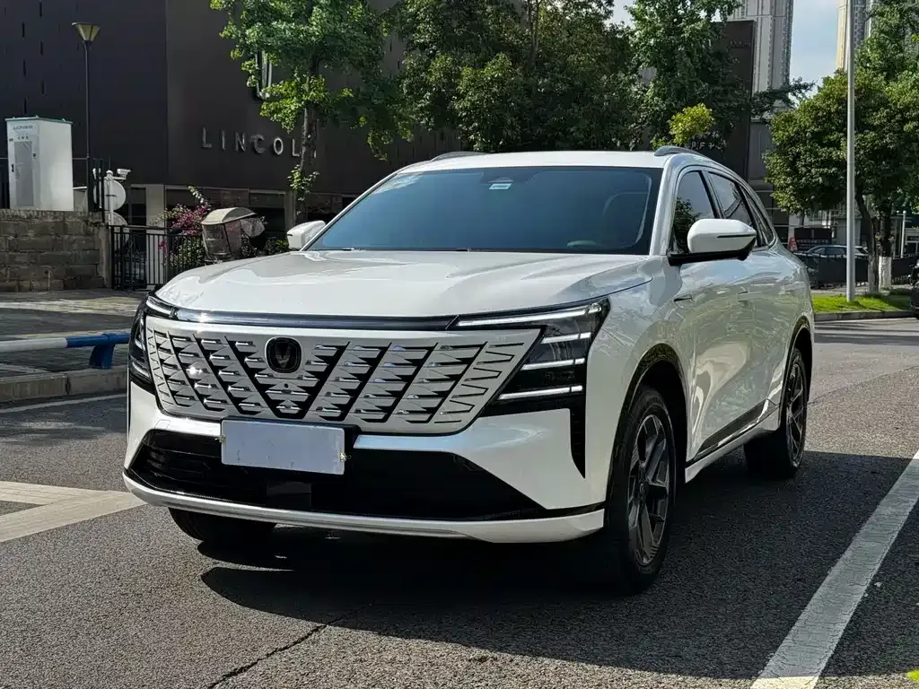 Changan CS75PLUS — фото 1
