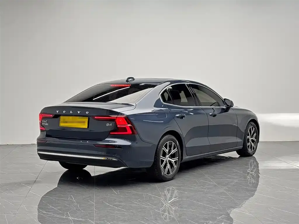 Volvo S60 — фото 4
