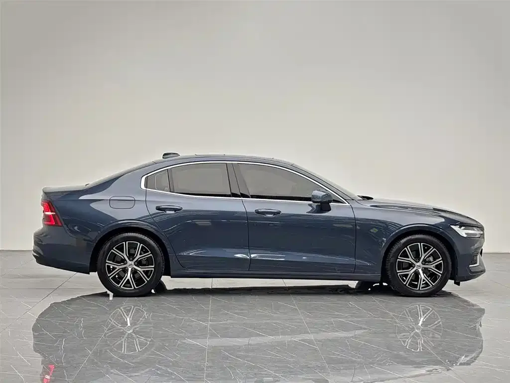 Volvo S60 — фото 9