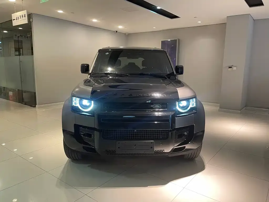 Land Rover Defender — фото 1