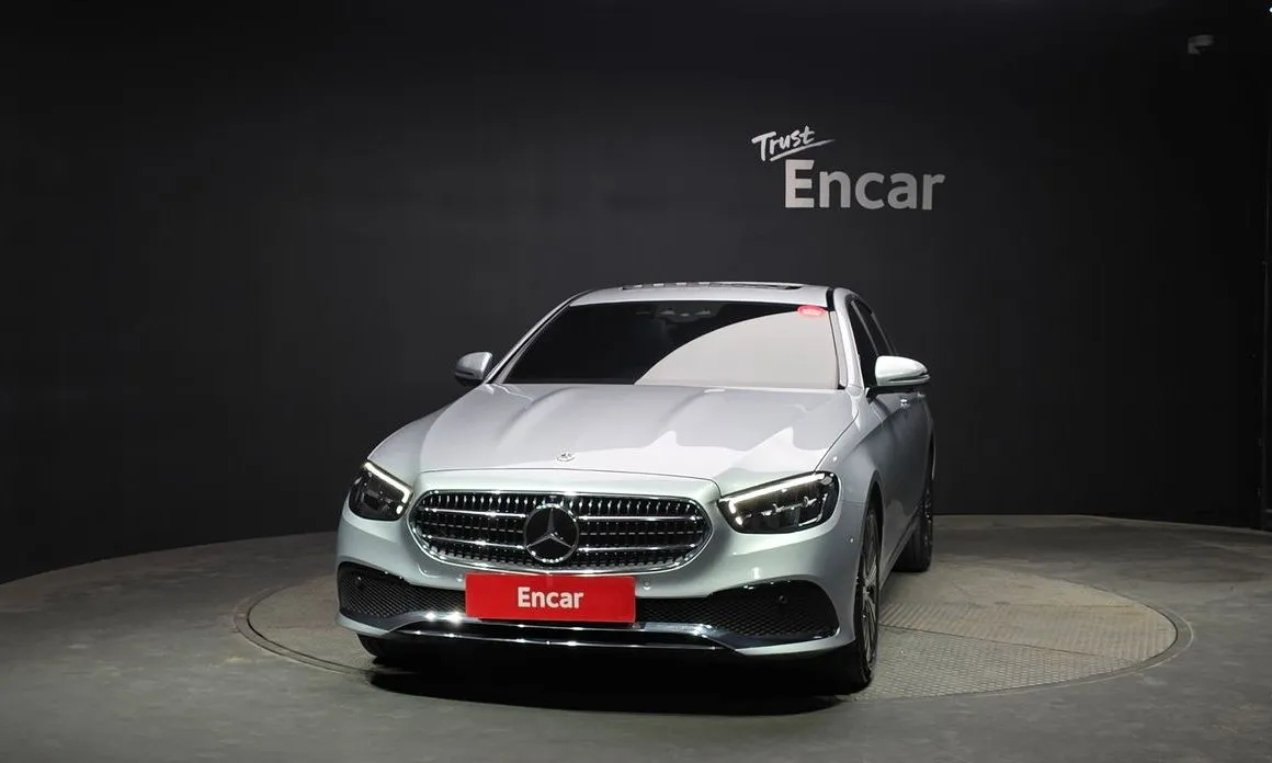 Mercedes-Benz E-Class — фото 10