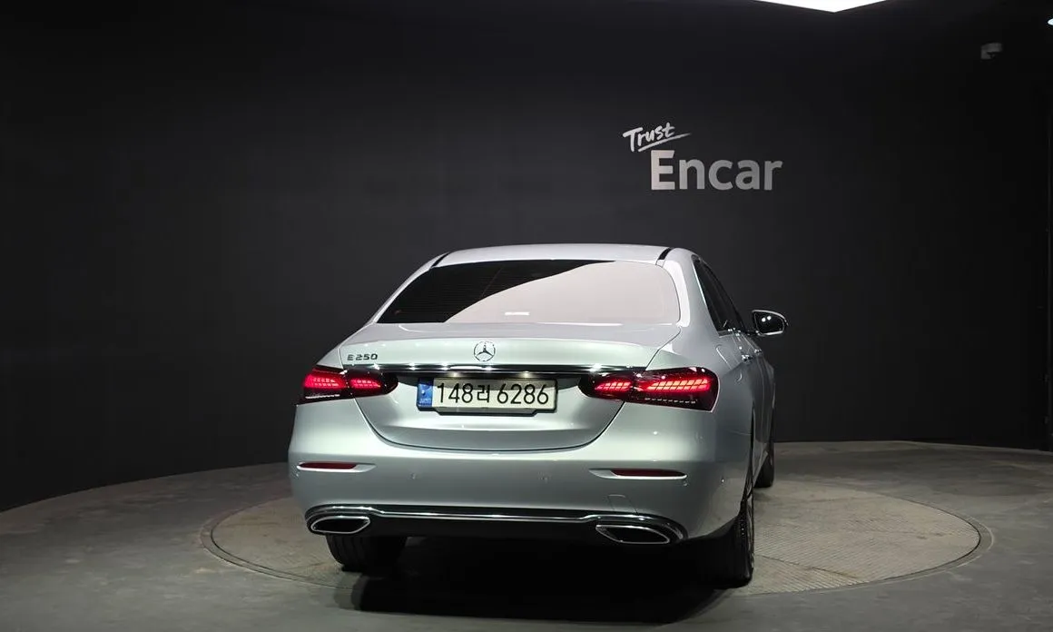 Mercedes-Benz E-Class — фото 5