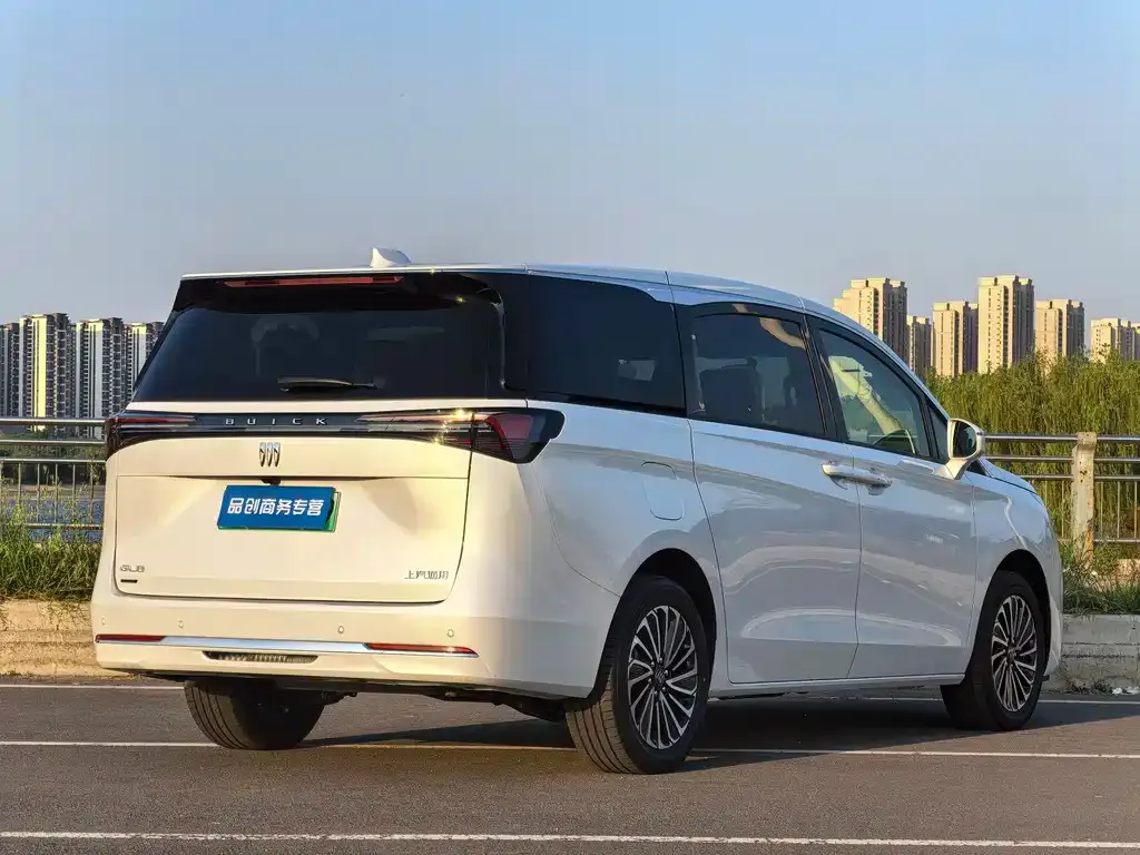 Buick GL8 Hybrid — фото 2