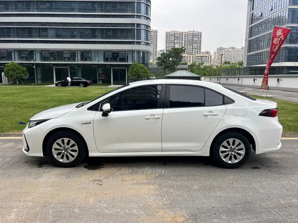 Toyota Corolla — фото 4