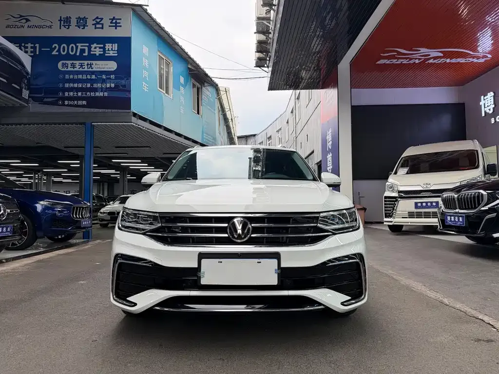 Volkswagen Tiguan L — фото 7