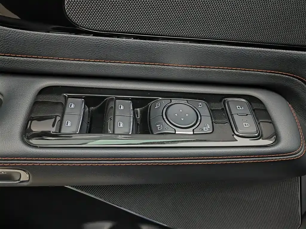 Lincoln Aviator — фото 10