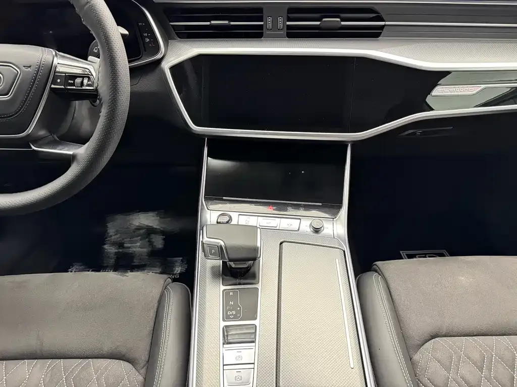 Audi A7L — фото 2