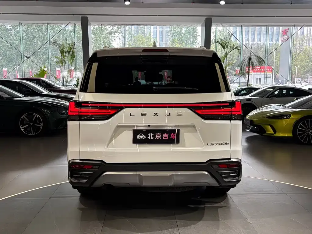 Lexus LX — фото 2