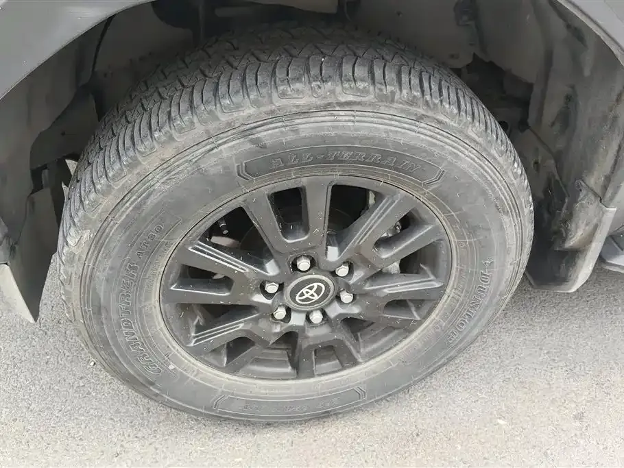 Toyota Prado — фото 2