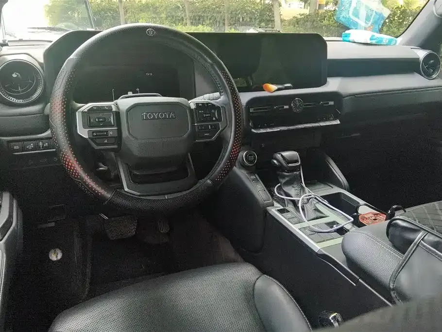 Toyota Prado — фото 10