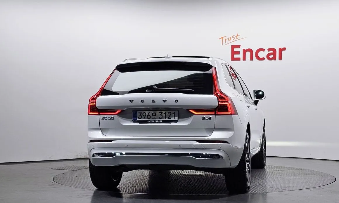 Volvo XC60 — фото 9
