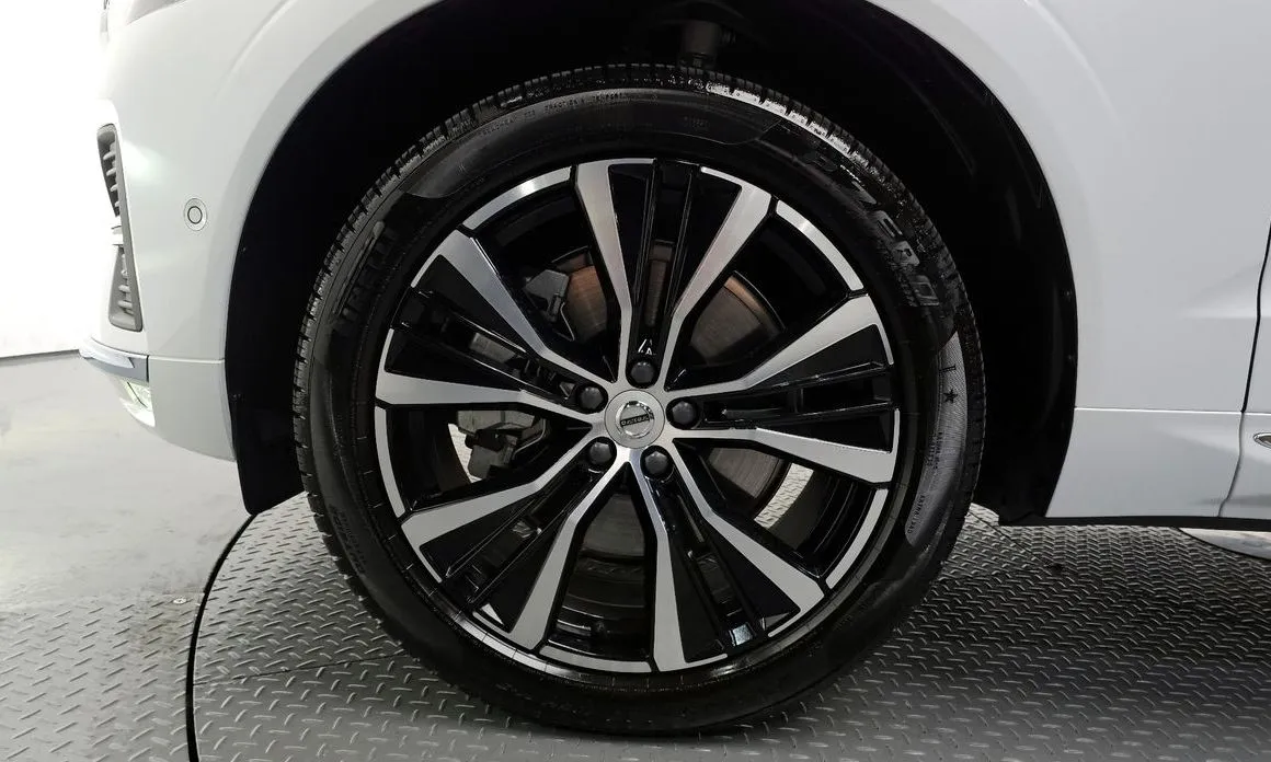 Volvo XC60 — фото 10