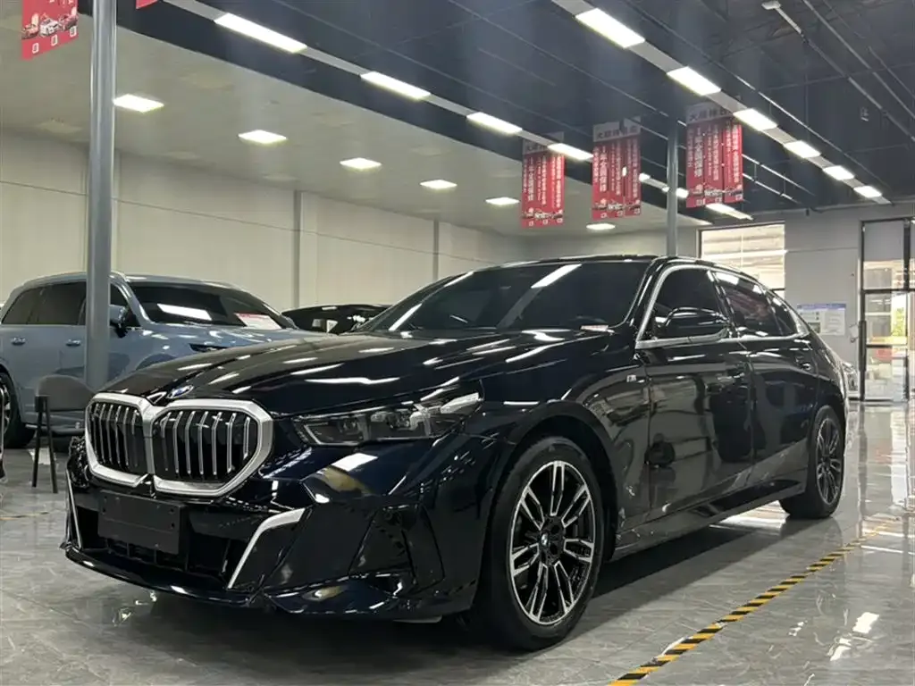 BMW 5 Series — фото 1