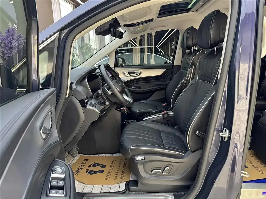 Roewe iMAX8 — фото 2