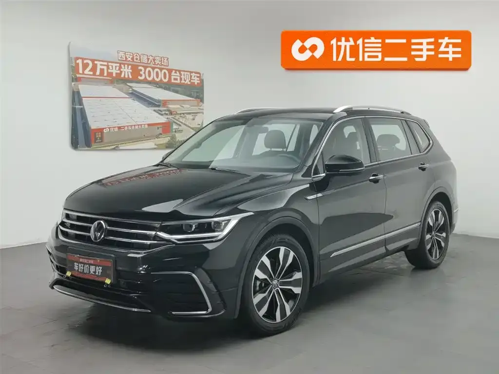 Volkswagen Tiguan L — фото 1