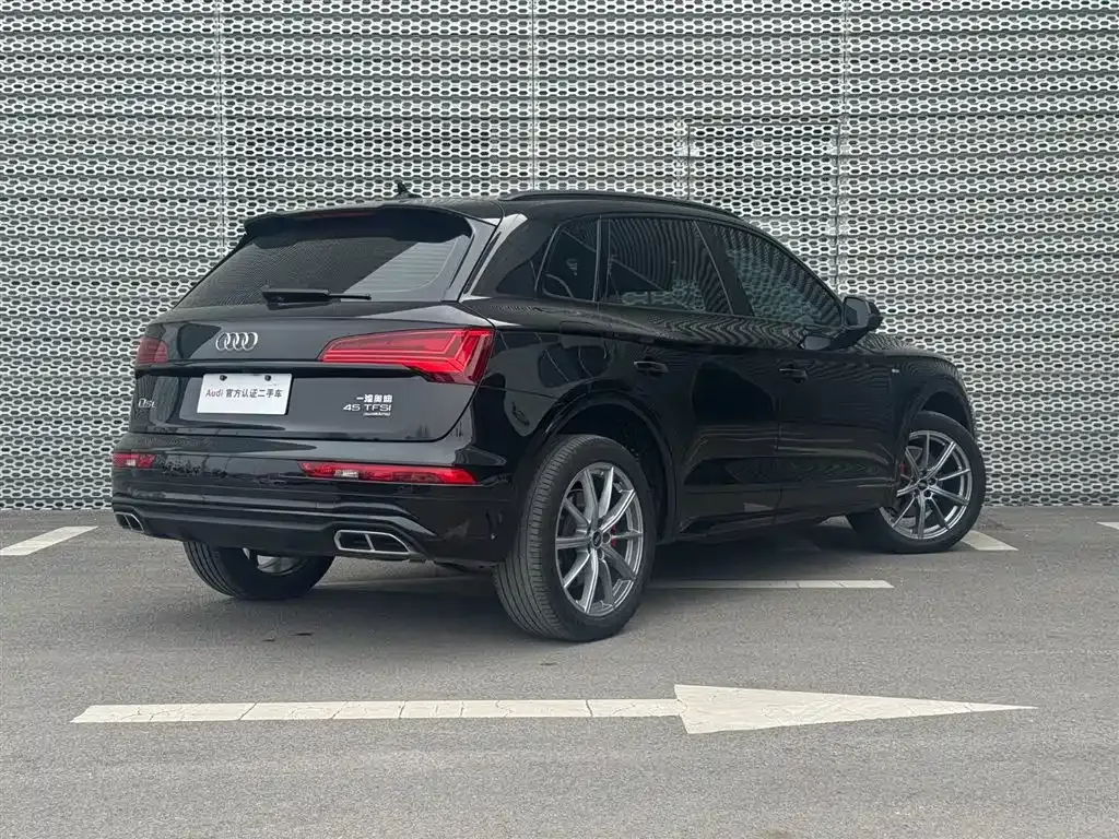 Audi Q5L — фото 8
