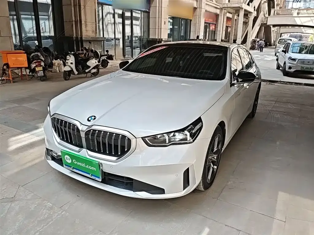 BMW 5 Series — фото 1