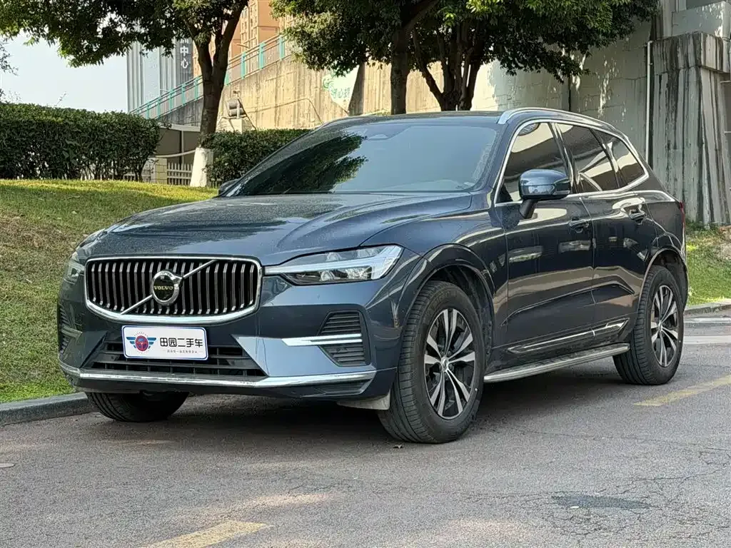 Volvo XC60 — фото 1