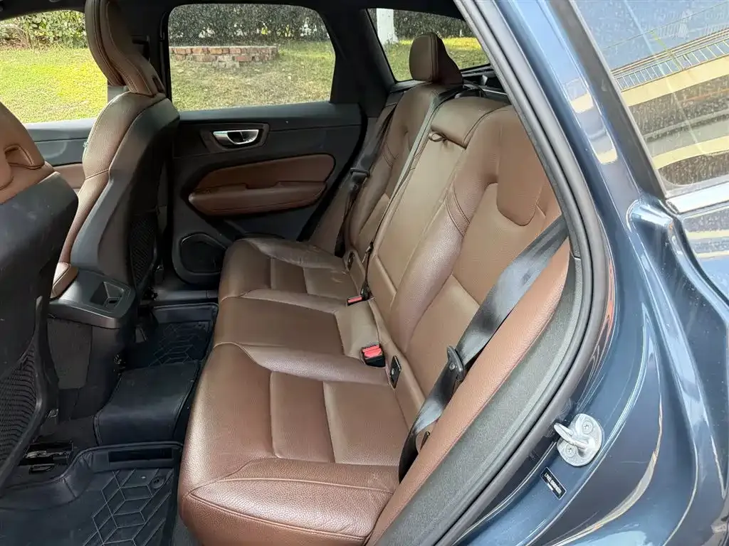 Volvo XC60 — фото 2