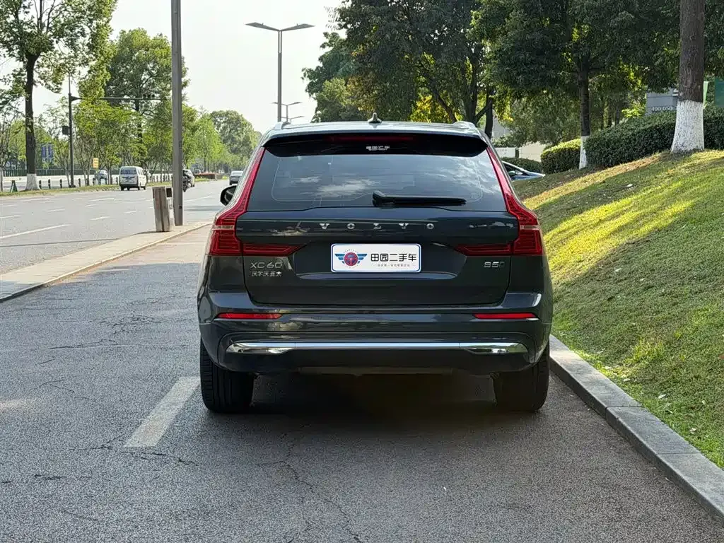 Volvo XC60 — фото 10
