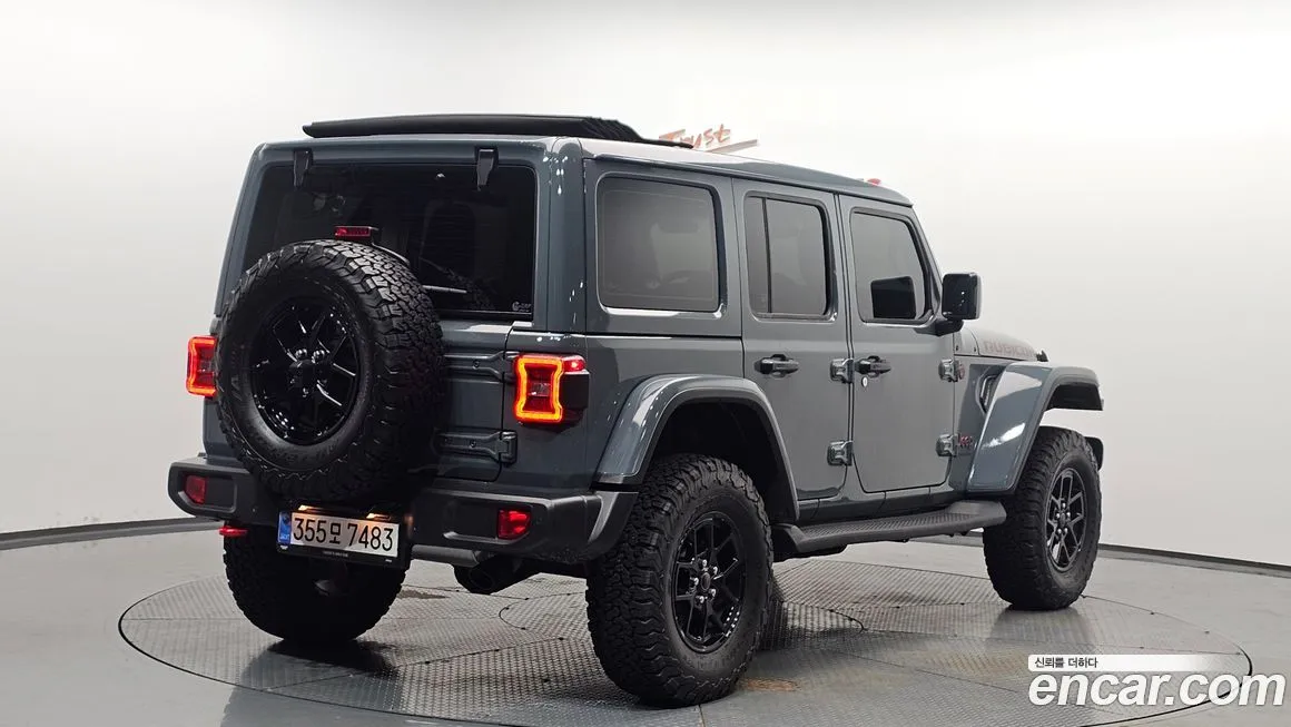 Jeep Wrangler — фото 7