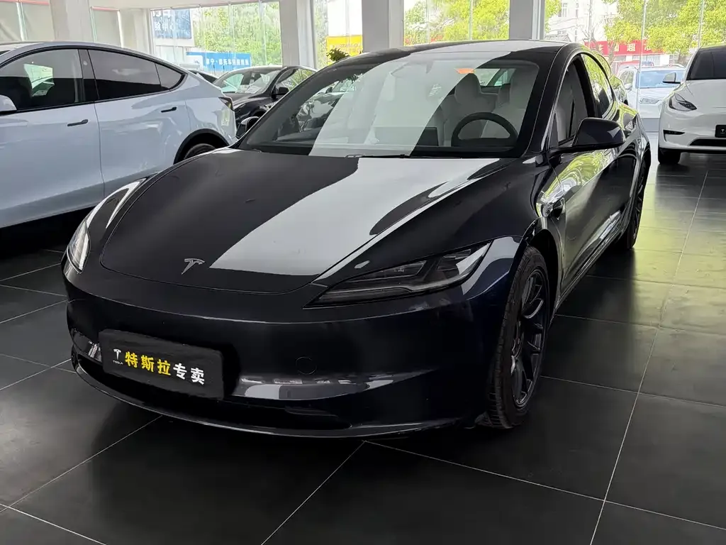 Tesla Model 3 — фото 1