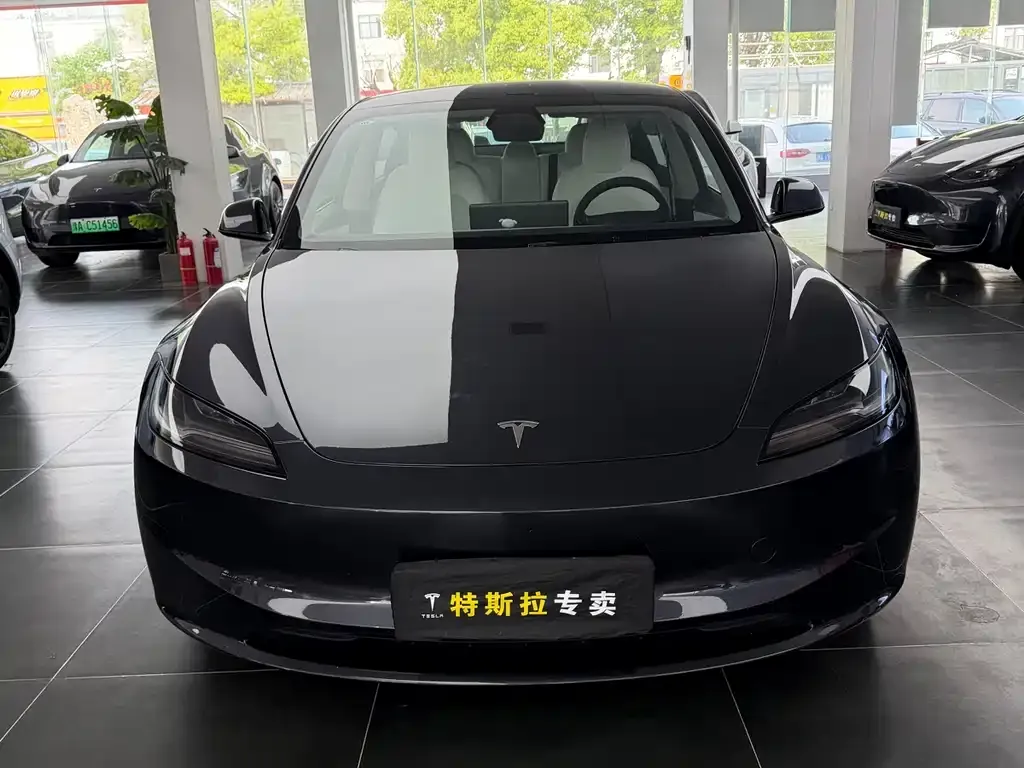 Tesla Model 3 — фото 5