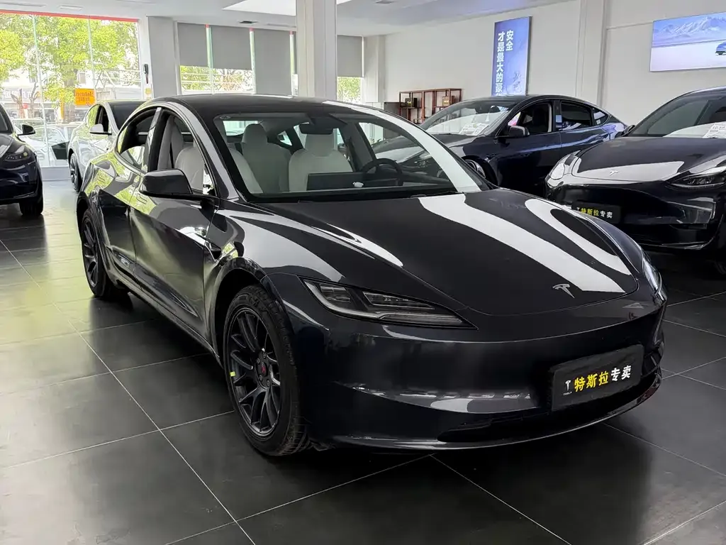 Tesla Model 3 — фото 3