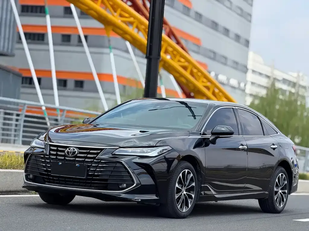 Toyota Avalon — фото 1