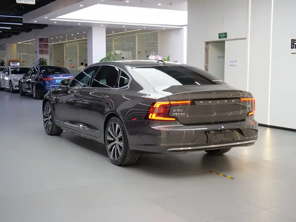 Volvo S90 — фото 7