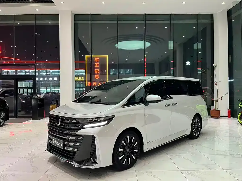 Toyota Vellfire — фото 1