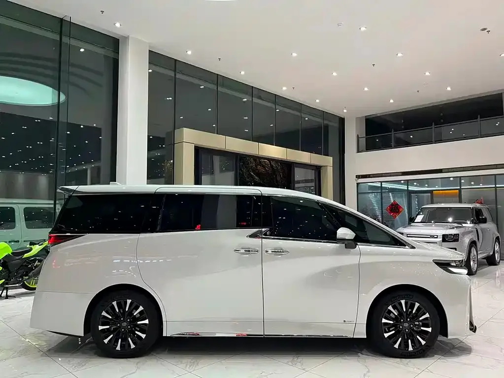 Toyota Vellfire — фото 2