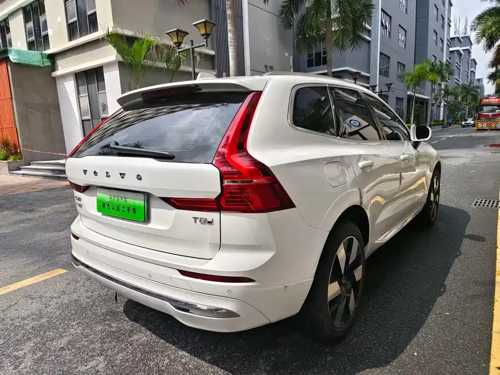 Volvo XC60 PHEV — фото 10